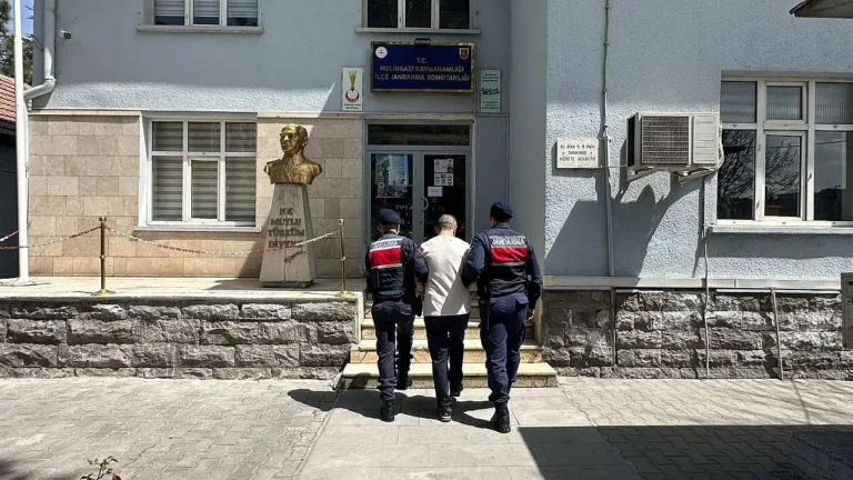 Kayseri’de Terör Örgütü Üyeliğinden Aranan Şahıs Jandarma Operasyonuyla Yakalandı
