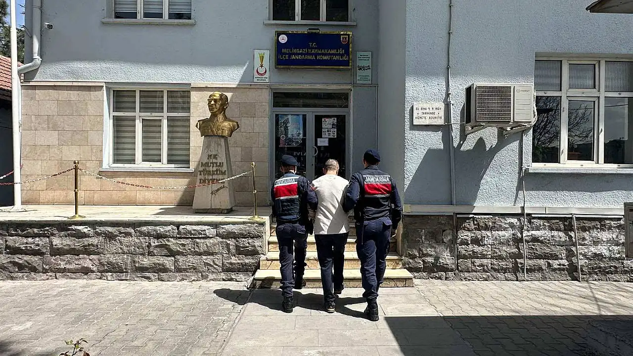 Kayseri'de Terör Örgütü Üyeliğinden Aranan Şahıs Jandarma Operasyonuyla Yakalandı