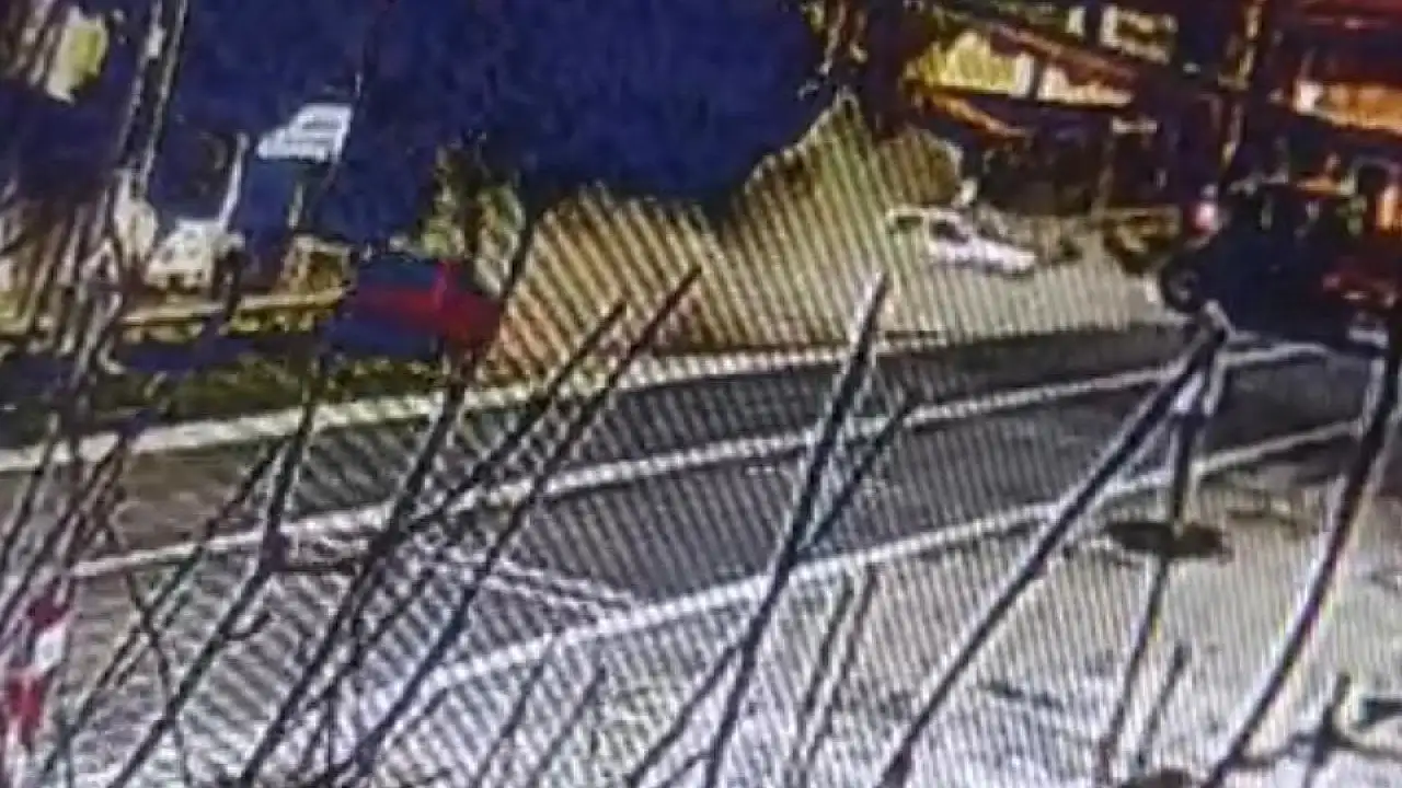 Kayseri Develi'de Otomobil Traktör Kazası: İki Yaralı, Kaza Anı Kamerada