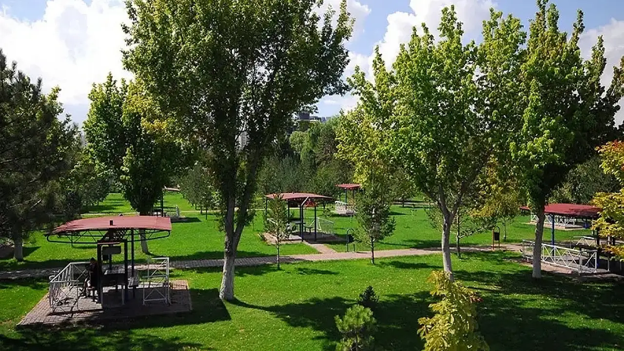 Kayseri Büyükşehir'den Yeşil Alanlara Önemli Yatırım: Kent Mobilyaları İçin İhale Süreci Başlıyor