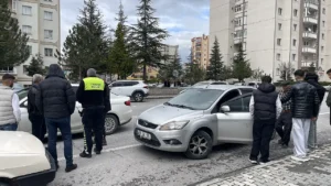 Kayseri'de Polisten Kaçan Ehliyetsiz Genç, Nefes Kesen Kovalamacayla Yakalandı