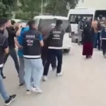 Türkiye Genelinde Huzur Operasyonları Hız Kesmiyor: KOM’dan Yüzlerce Aranan Şahsa Yönelik Büyük Başarı