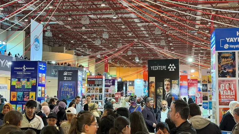 Kayseri Kitap Fuarı’nda Kapanış Coşkusu: Yoğun İlgiyle Son İki Gün
