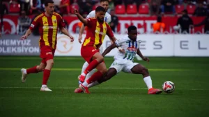 Kayserispor, Çaykur Rizespor'u İkinci Yarıda Bulduğu Gollerle Mağlup Etti: 2-0