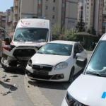 Kayseri Kocasinan’da Ambulans ve Otomobil Çarpıştı: İki Yaralı Hastaneye Kaldırıldı