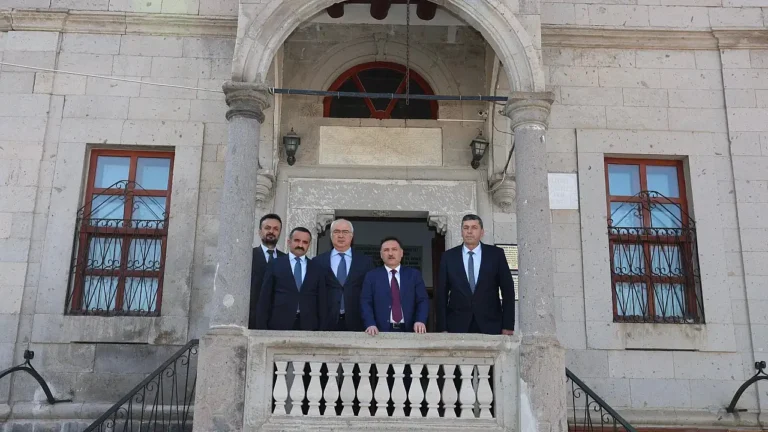 Kayseri’nin Tarihi Eğitim Mirası: Germir İptidai Mektebi Vali Çiçek’in Gündeminde