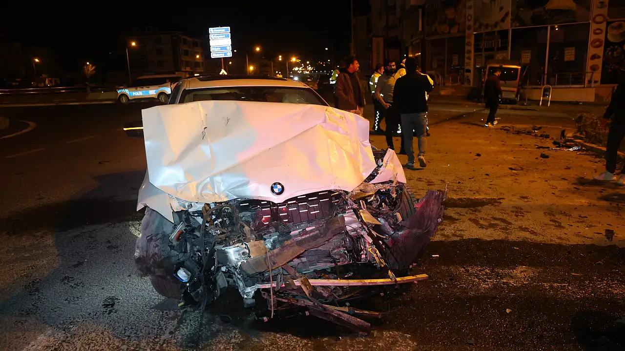 Nevşehir'de Alkollü Sürücünün Karıştığı Kazada 3 Kişi Yaralandı: Ehliyetine Yeniden El Konuldu