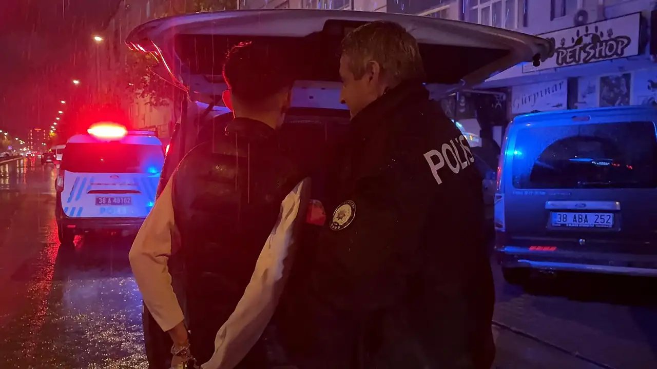 Kayseri Kocasinan'da Pompalı Tüfekle Yakalanan Çocuklar: Güvenlik Güçleri Harekete Geçti
