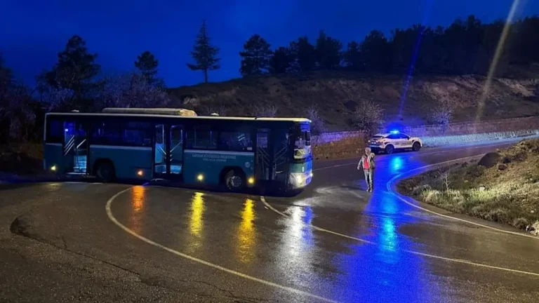 Kayseri’de Çalıntı Halk Otobüsüyle Kaza Yapan Ehliyetsiz ve Alkollü Sürücü Yakalandı