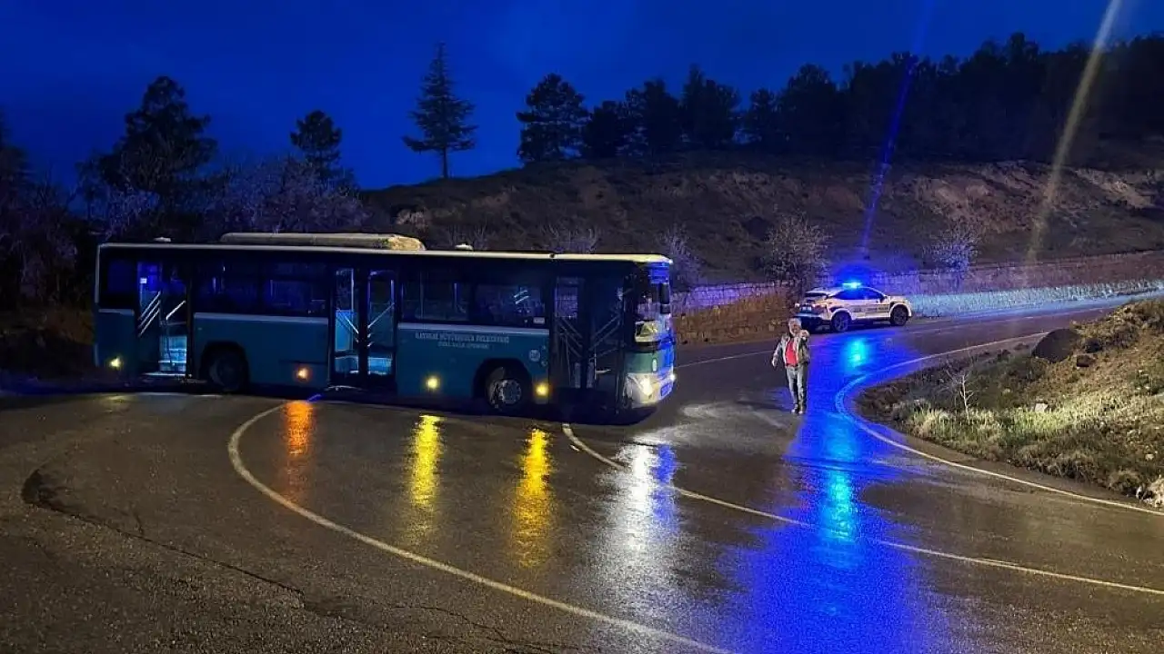 Kayseri'de Çalıntı Halk Otobüsüyle Kaza Yapan Ehliyetsiz ve Alkollü Sürücü Yakalandı