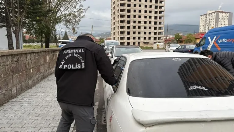 Kayseri'deki Akaryakıt İstasyonu Cinayetinde Önemli Gelişme: Şüphelilerin Kaçtığı Otomobil Bulundu