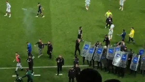 Kayseri Play-Off Maçında Skandal Anlar: Muhteşem Geri Dönüş Sonrası Saha Karıştı, Çevik Kuvvet Devreye Girdi
