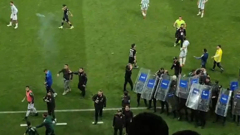 Kayseri Play-Off Maçında Skandal Anlar: Muhteşem Geri Dönüş Sonrası Saha Karıştı, Çevik Kuvvet Devreye Girdi