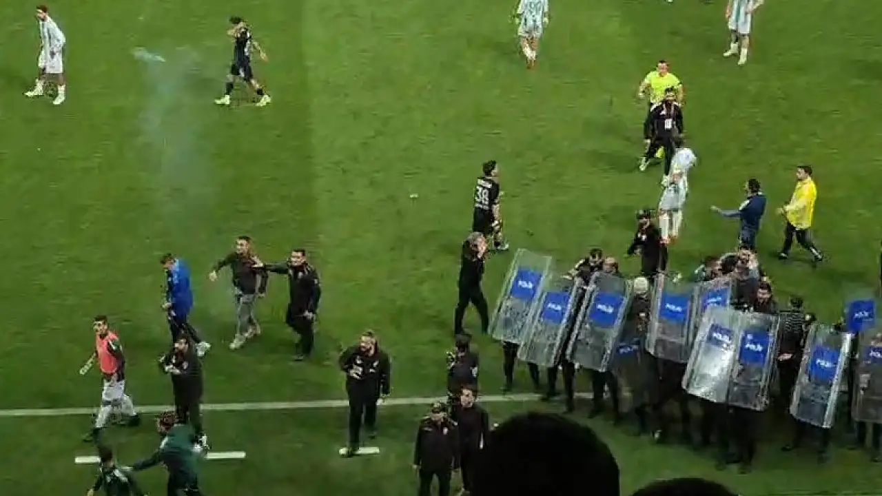 Kayseri Play-Off Maçında Skandal Anlar: Muhteşem Geri Dönüş Sonrası Saha Karıştı, Çevik Kuvvet Devreye Girdi