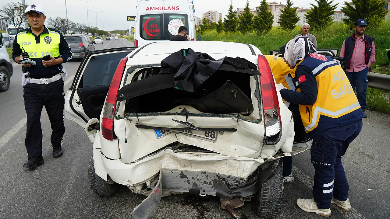 Kırıkkale'de Kayseri Plakalı Araç Kazaya Karıştı: 7 Yaralı Hastaneye Kaldırıldı