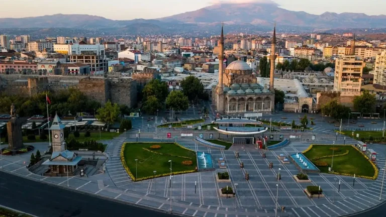 Kayseri’de Kritik Buluşma: İki Vekil Halkın Nabzını Tutacak