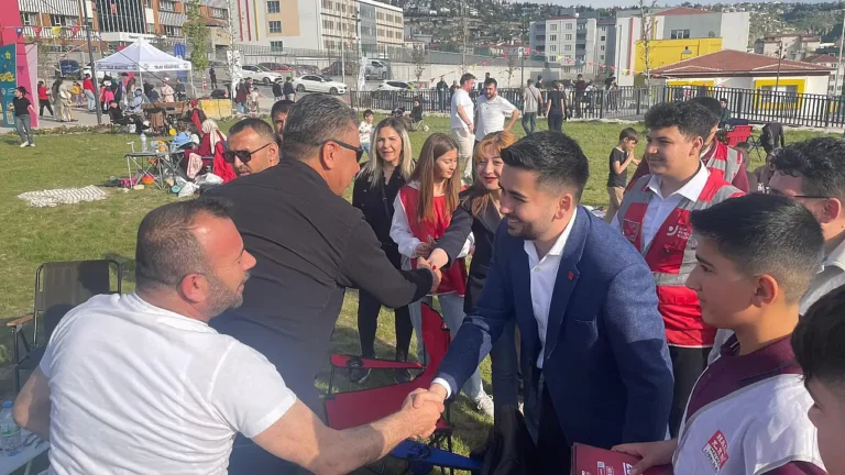 Talas Çiçek Festivali’ne Yoğun İlgi: CHP Kayseri Heyeti Vatandaşlarla Buluştu