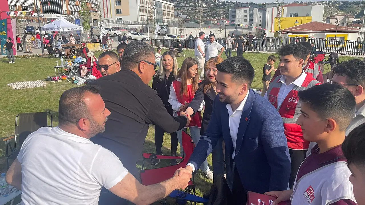 Talas Çiçek Festivali'ne Yoğun İlgi: CHP Kayseri Heyeti Vatandaşlarla Buluştu