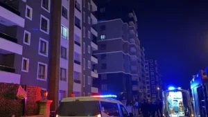 Kayseri’de Gerilim Dolu Anlar: Polis, Balkondaki Kadını İntihardan Vazgeçirdi