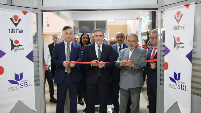 Kayseri’de Bilim Rüzgarı: Hidayet Aydoğan Lisesi’nden Yenilikçi Projelerle TÜBİTAK Fuarı Coşkusu