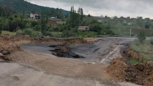 Kayseri'de Şiddetli Yağış Yaşar Karayel Viyadüğü'nü Çökertti: Felahiye-Çayıralan Yolu Ulaşıma Kapandı