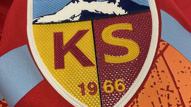 Kayserispor’da Yönetim Silkeleniyor: Süper Lig’den Düşüş Sonrası İstifalar ve Seçim Kararı