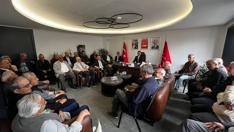 Kayseri CHP’de Tecrübe Rüzgarı: Parti Emektarları Gelecek Vizyonunu Şekillendirdi