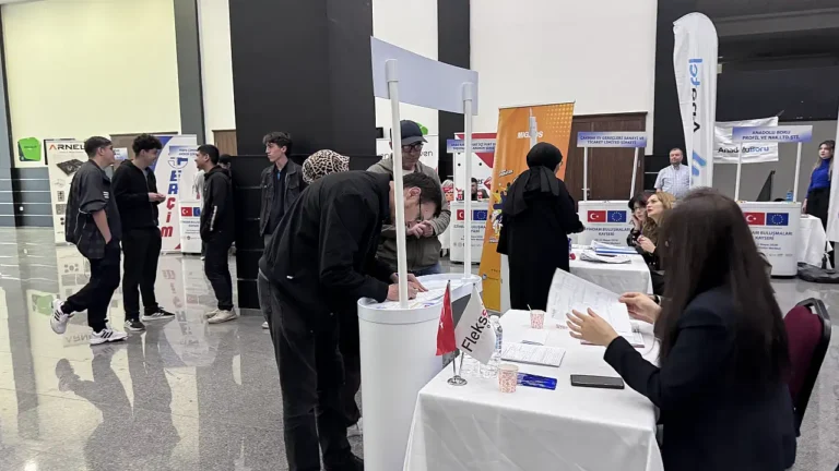 İŞKUR Kayseri'de İş Arayanlarla İşverenleri Buluşturdu: 1500 Kişilik İstihdam Hedefi