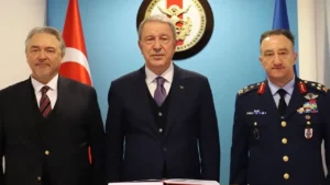 Hulusi Akar'dan NATO Karargahı'nda Önemli Mesajlar: Türkiye'nin Stratejik Konumu Vurgulandı