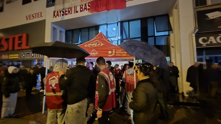 Kayseri’de CHP’lilerden “Mutlak Butlan” Kararına Tepki: Gözbaşı’dan “Erken Seçim Hazırlığı” Vurgusu
