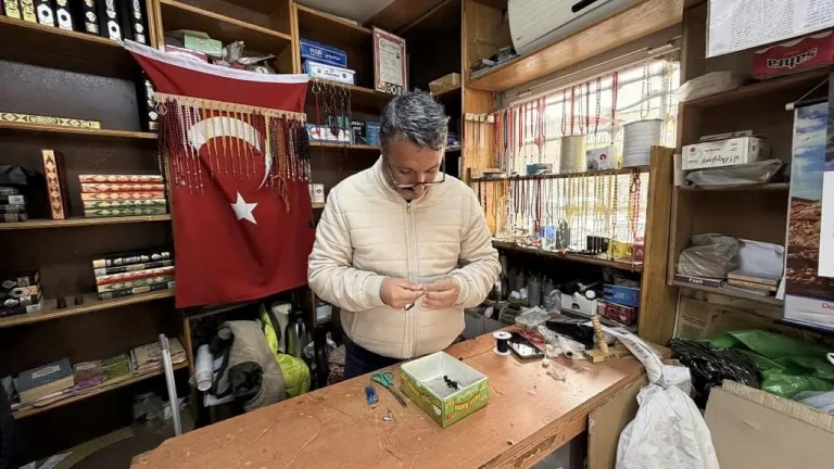 Kayseri'de Tespih Sanatının Emektarı: Bekir Şahin'in 30 Yıllık Hikayesi