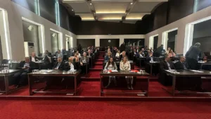 CHP'de Kritik Gelişmeler: Özgür Özel Yeniden Grup Başkanı, Kayseri Vekili Aşkın Genç Destek Verenler Arasında