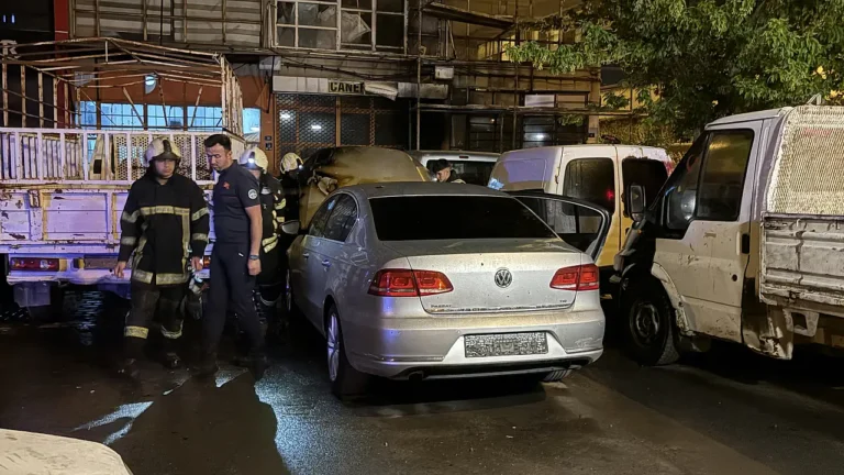 Kayseri Melikgazi’de Sanayi Yolu Üzerinde Otomobil Yangını Paniğe Neden Oldu