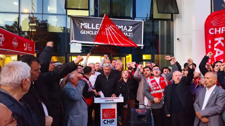 Ankara Mahkemesi Kararı Sonrası CHP'de Kriz Derinleşiyor: Kayseri'den Kılıçdaroğlu'na 'Yol Yürümeme' Deklarasyonu