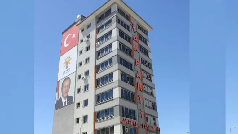 Kayseri Siyasetinde Tansiyon Yükseldi: YRP'den AK Parti'ye Sert Çıkışlar