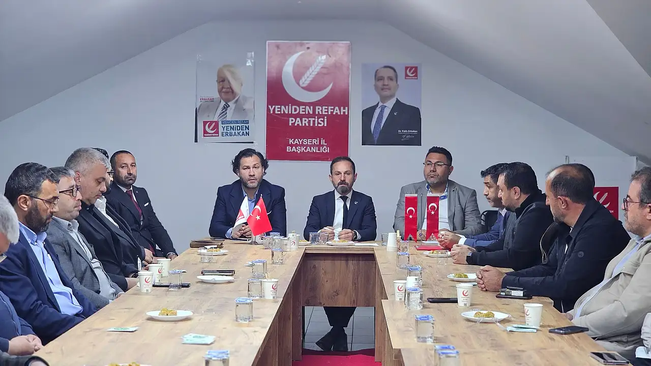 Kayseri Siyasetinde Yeni Dalgalanma: Yeniden Refah'tan Ayrılan İsimler Anahtar Parti'ye Katıldı