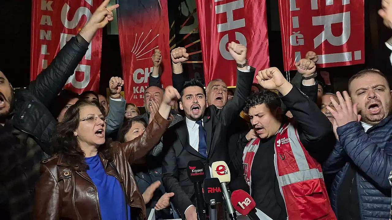 CHP Kayseri'den Genel Merkeze "Acziyet Vesikası" Tepkisi: Özgür Özel'e Tam Destek Vurgusu