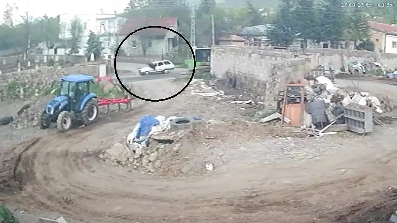 Kayseri Hacılar'da Otobüsten İnen 16 Yaşındaki Gence Otomobil Çarptı: Sürücü Gözaltında
