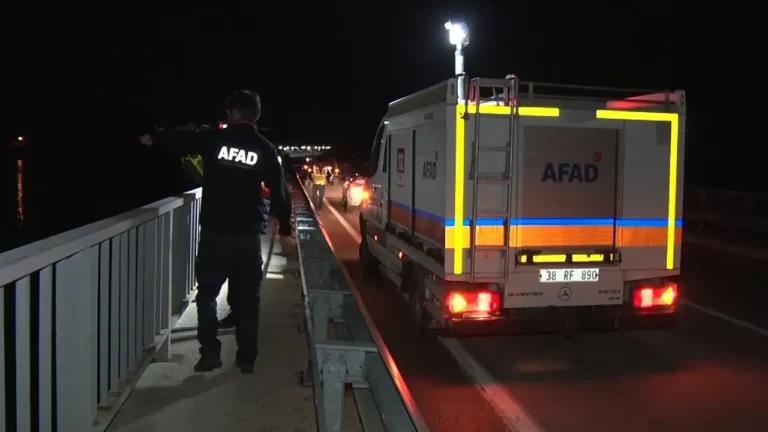 Kayseri Felahiye’de Kızılırmak’a Düşen Kişi İçin Zamanla Yarış: Ekipler Seferber Oldu