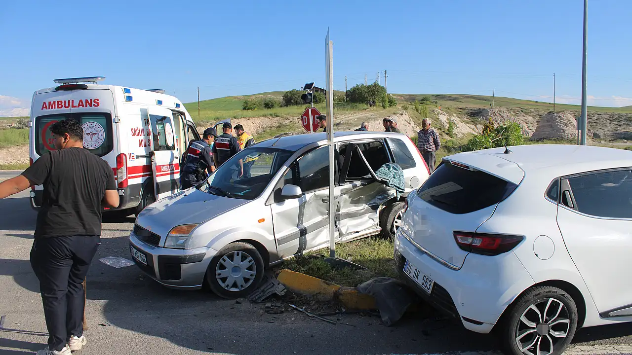 Kayseri-Kırşehir Karayolu'nda Korkunç Kaza: 1'i Ağır 6 Yaralı, Soruşturma Başlatıldı