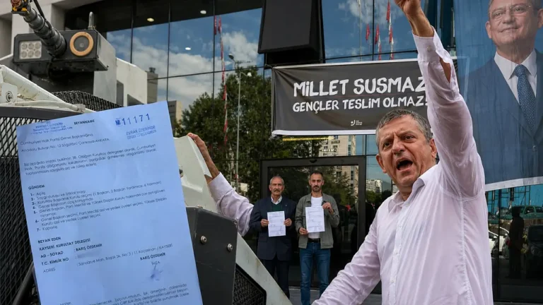 CHP Kurultay İmza Süreci Kayseri’den Başladı: Özgür Özel’den İlk Değerlendirme