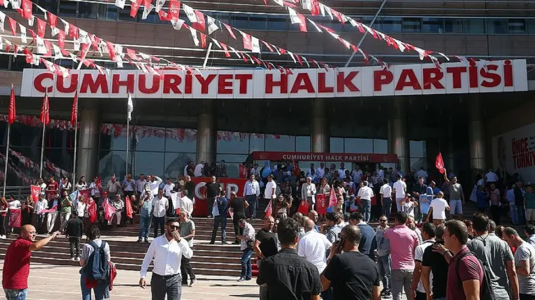 CHP’de Kritik Viraj: Kurultay İçin Yeterli İmza Toplandı, İlk Destek Kayseri’den Geldi