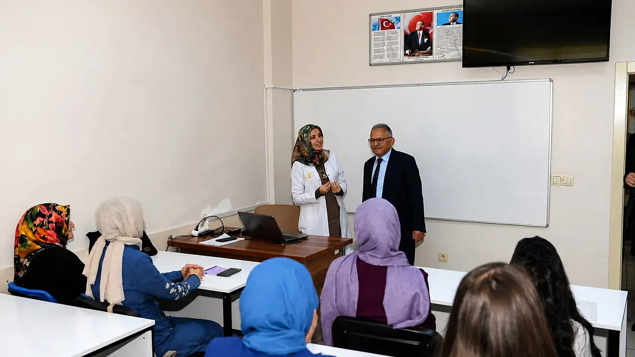 Kayseri KAYMEK'ten Ücretsiz İngilizce ve Almanca Konuşma Kulübü Fırsatı Başladı