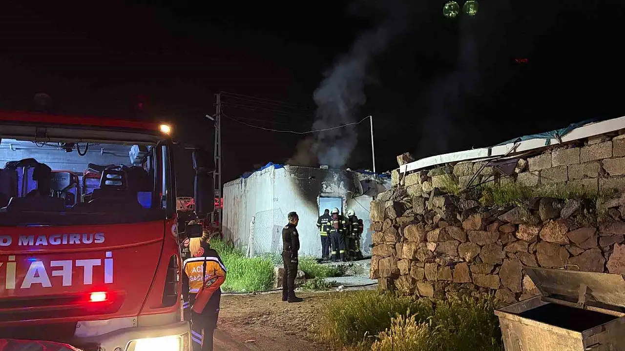 Kayseri Kocasinan'da Metruk Evde Yangın Paniği: Soruşturma Başlatıldı