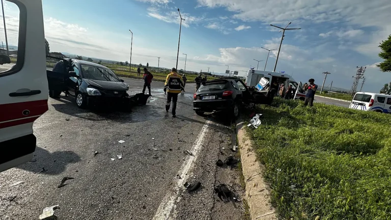 Yozgat-Kayseri Karayolu Sarıkaya Kavşağı’nda Trafik Kazası: 7 Yaralı Hastaneye Kaldırıldı