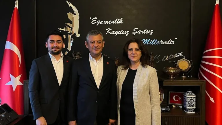 CHP'de Yargı Kararına Geniş Tepki: Kadın İl Başkanları ve Kayseri'den Özgür Özel'e Tam Destek