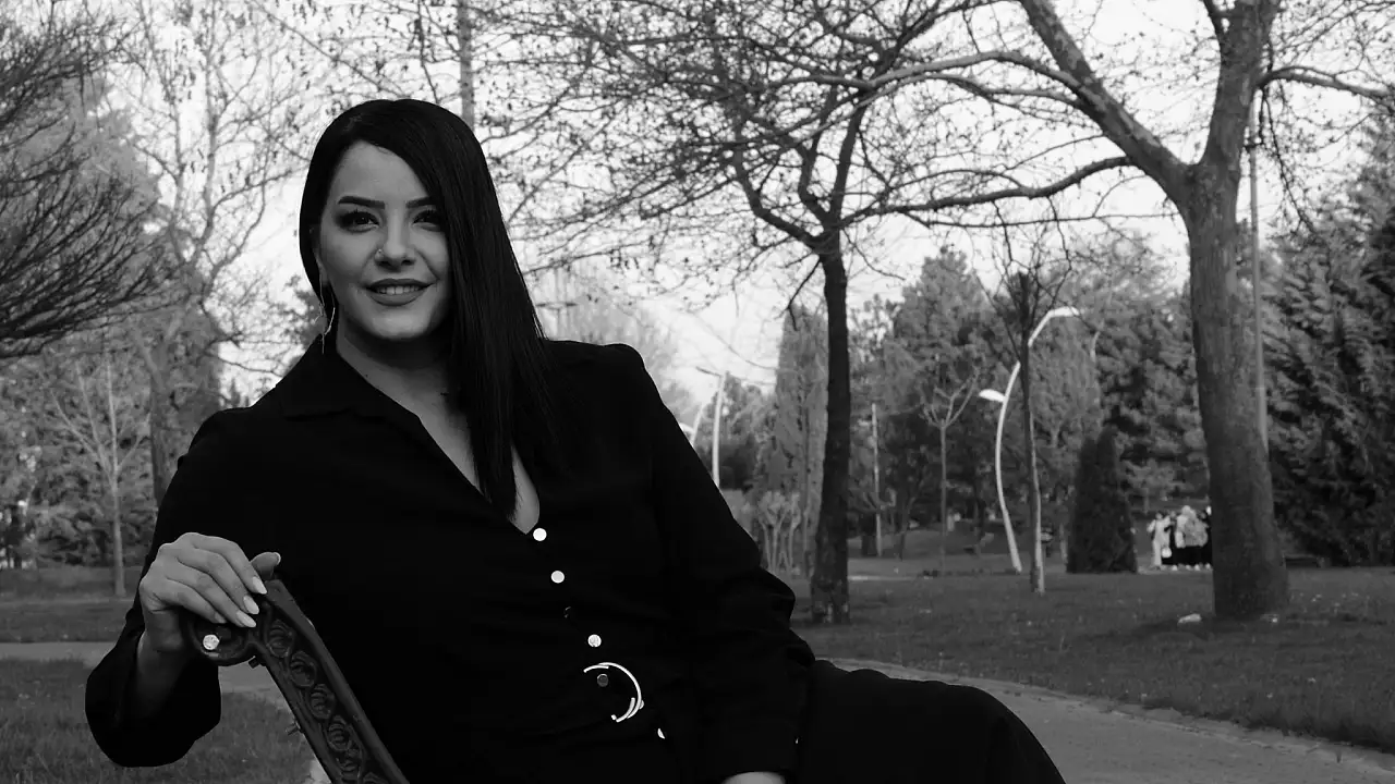 Kayserili Sanatçı Fulya Koç'tan Yeni Tekli: 'Maraz' Dijital Platformlarda Yerini Aldı
