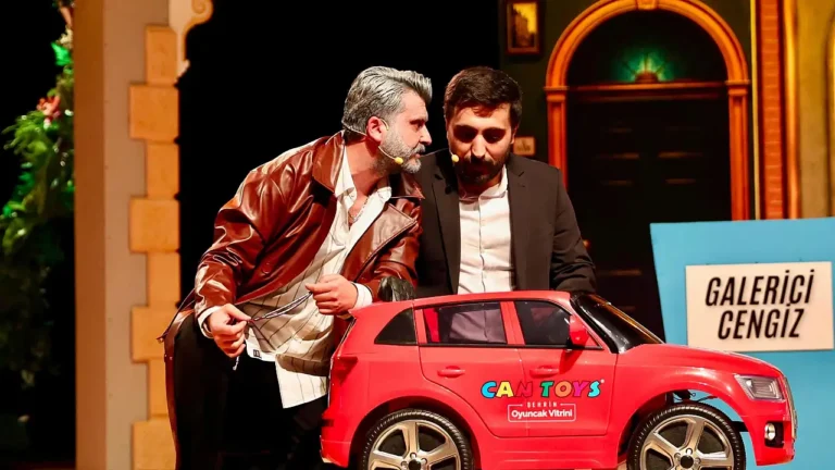 Kayseri Sahnesinde Sanat ve Siyasetin Buluştuğu Gece: “Bizden Biri” Yoğun İlgi Gördü