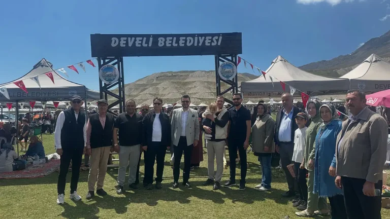 Kayseri Develi'de Uçurtma Şenliği Coşkusu: Beleşme Yaylası Halkla Dolup Taştı