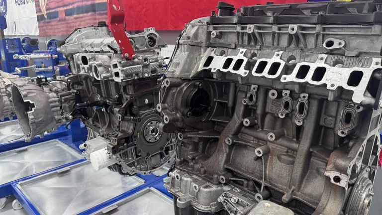 Kayseri Merkez Mesleki ve Teknik Anadolu Lisesi’nde Otomotiv Sektörüne Yönelik Yeni Nesil Eğitim Laboratuvarı Açıldı